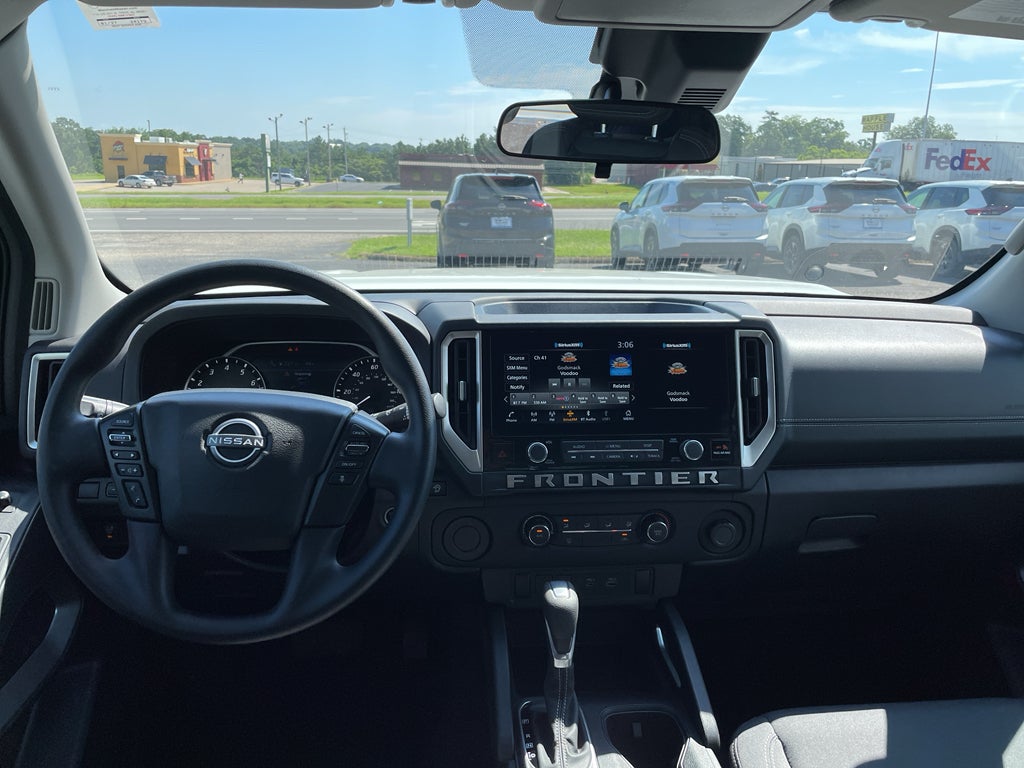 2025 Nissan Frontier SV