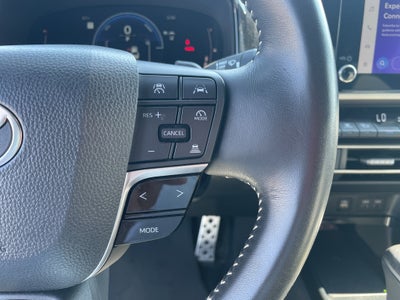 2025 Toyota Camry Hybrid SE