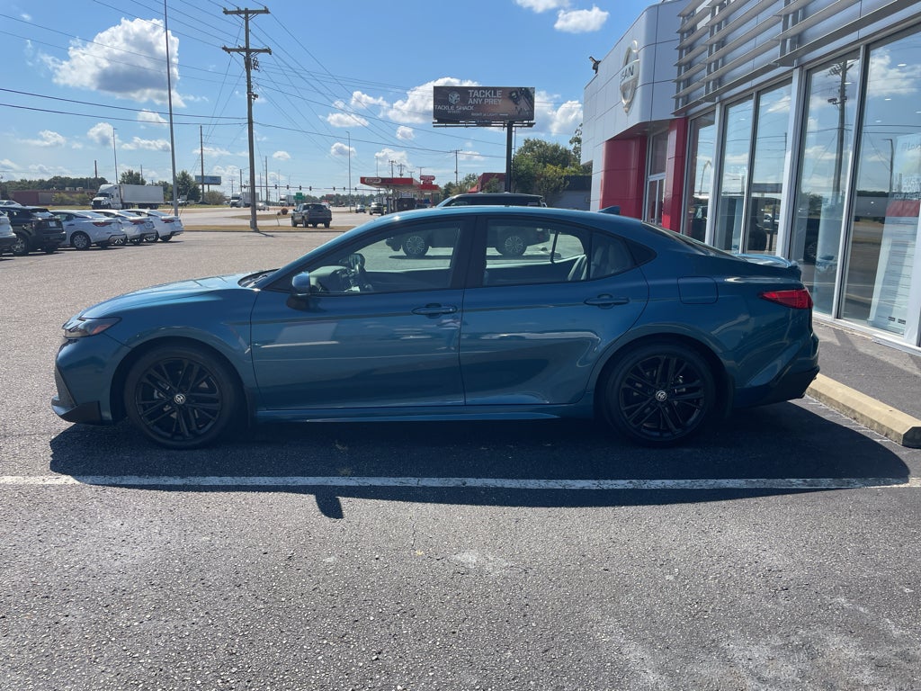2025 Toyota Camry Hybrid SE