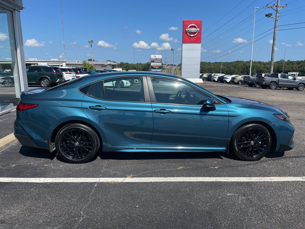 2025 Toyota Camry Hybrid SE