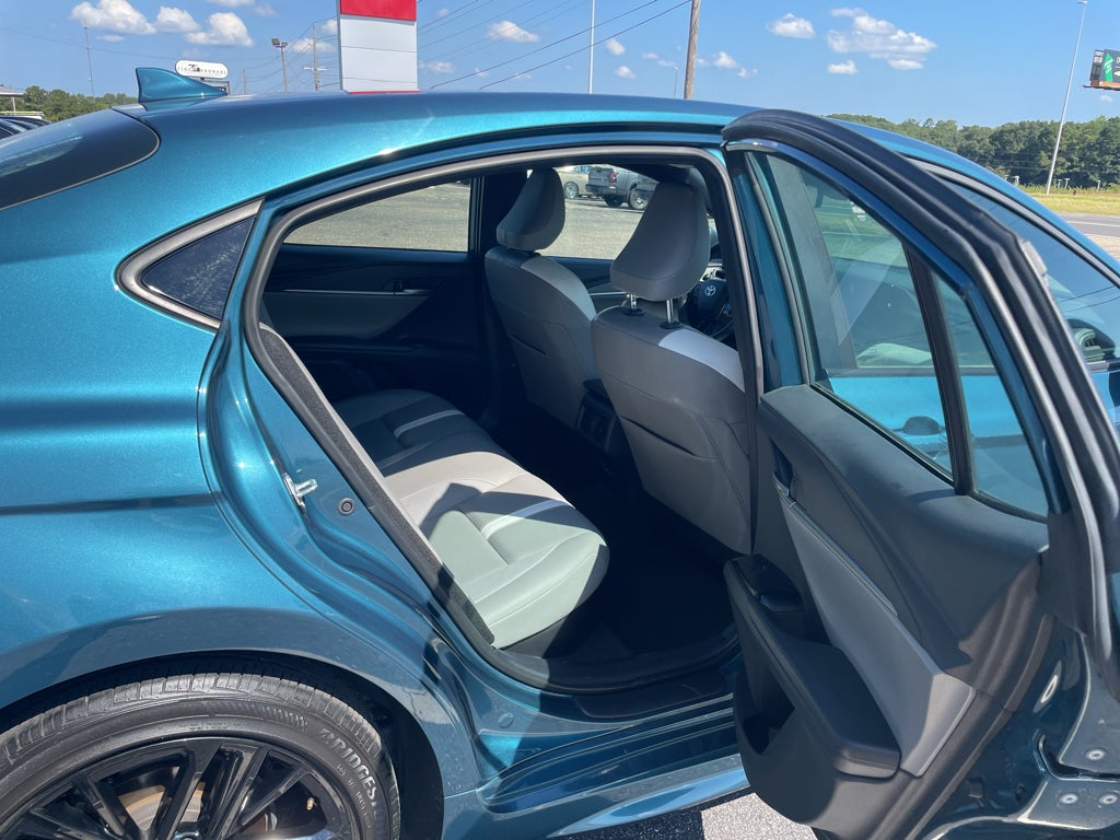 2025 Toyota Camry Hybrid SE