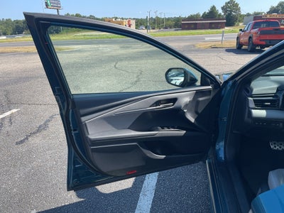 2025 Toyota Camry Hybrid SE