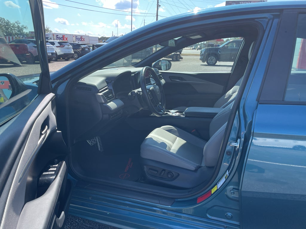 2025 Toyota Camry Hybrid SE