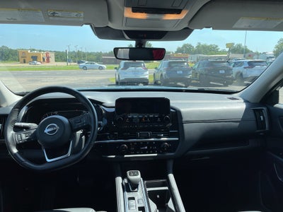 2025 Nissan Pathfinder SL