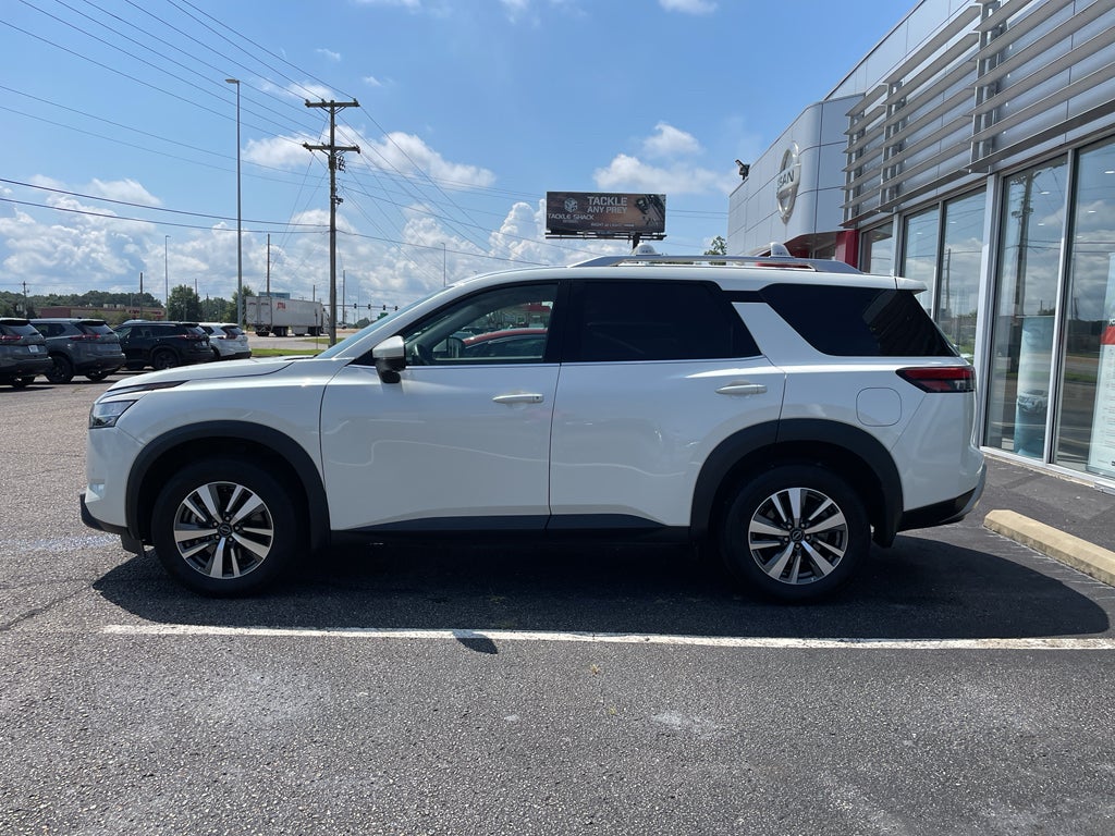 2024 Nissan Pathfinder SL