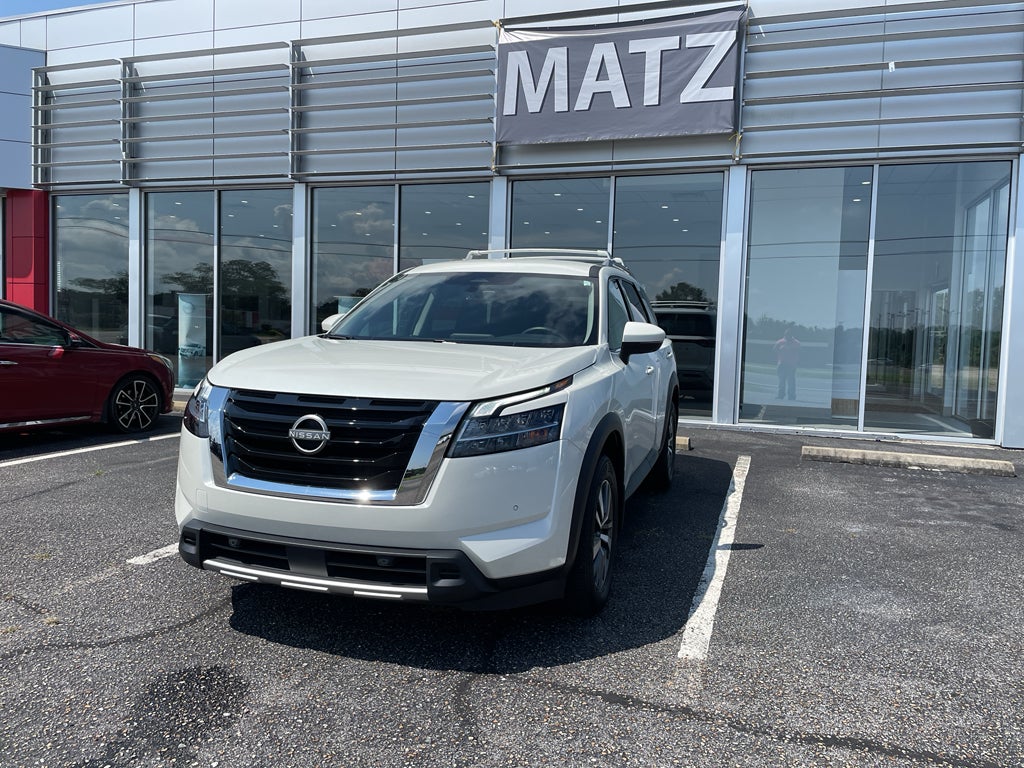 2024 Nissan Pathfinder SL