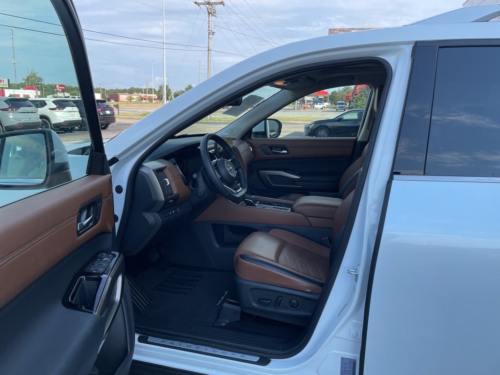 2025 Nissan Pathfinder Platinum