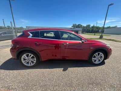 2018 INFINITI QX30 Luxury