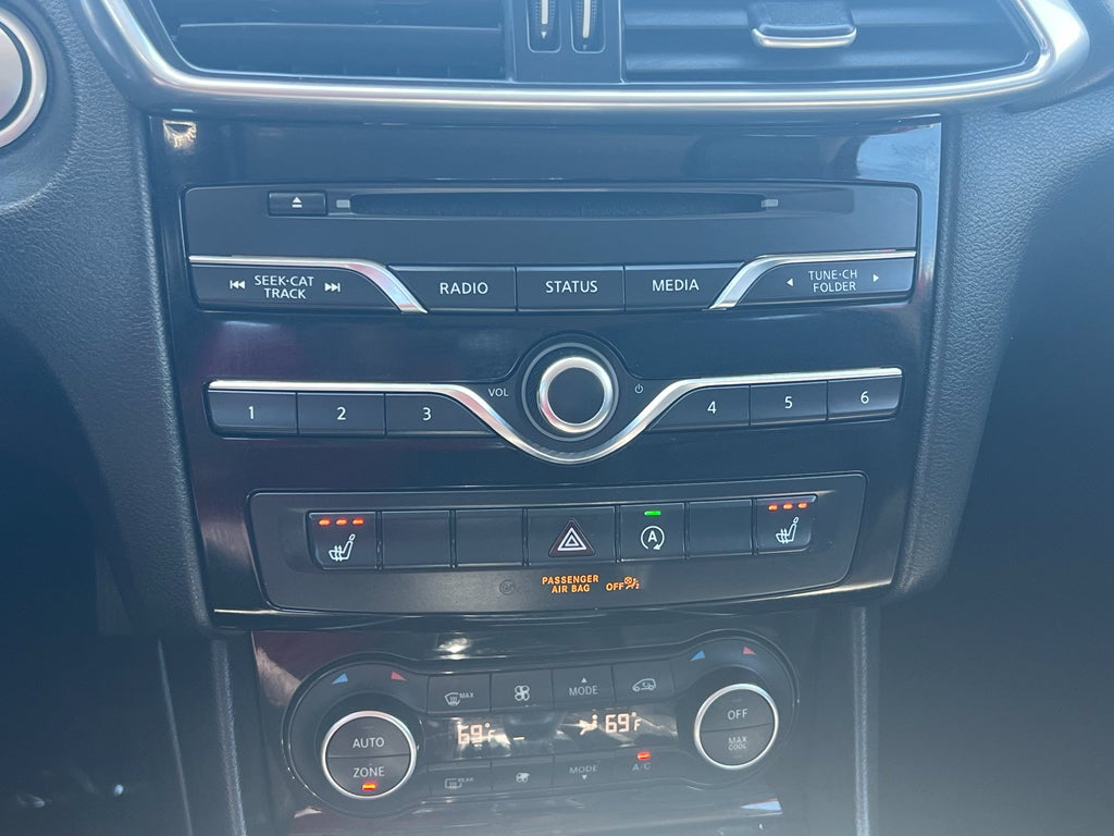 2018 INFINITI QX30 Luxury